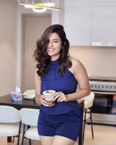 anju-kurian-in-blue-shorts-and-shirt-photos-002
