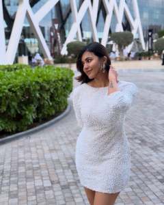 anju-kurian-in-bodycon-white-dress-photos