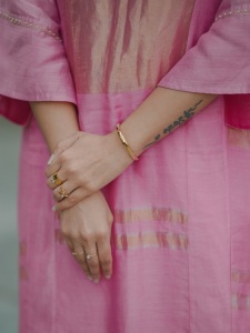 anju-kurian-in-contemporary-pastel-pink-ethnic-suit-set-consisting-of-a-straight-cut-kurti-matching-trousers-and-a-dupatta-photos-003