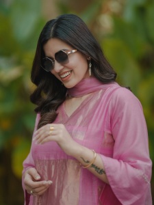 anju-kurian-in-contemporary-pastel-pink-ethnic-suit-set-consisting-of-a-straight-cut-kurti-matching-trousers-and-a-dupatta-photos-005