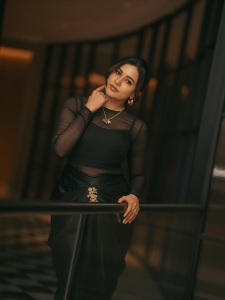 anju-kurian-in-crop-top-with-a-flowing-organza-skirt-function-wear-dress-photos