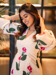 anju-kurian-in-flower-printed-frock-dress-photos-002