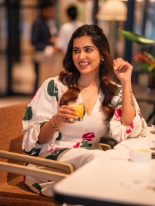 anju-kurian-in-flower-printed-frock-dress-photos-004