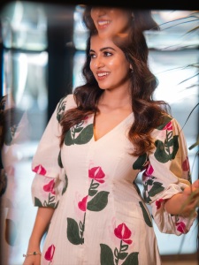 anju-kurian-in-flower-printed-frock-dress-photos-008