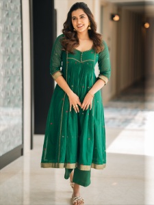 anju-kurian-in-green-function-wear-co-ord-set-kurta-photos-005