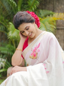 anju-kurian-in-onam-blouse-design-ideas-trending-001