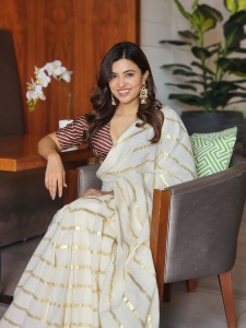 anju-kurian-in-onam-blouse-design-ideas-trending-007