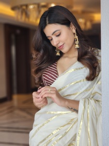 anju-kurian-in-onam-blouse-design-ideas-trending-008