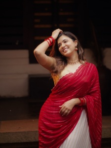 anju-kurian-in-onam-blouse-design-ideas-trending-015