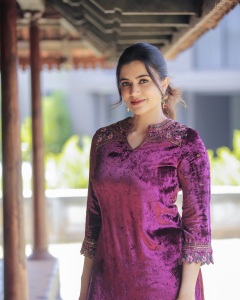 anju-kurian-in-party-wear-velvet-churidar-style-photos-001