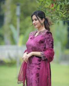 anju-kurian-in-party-wear-velvet-churidar-style-photos