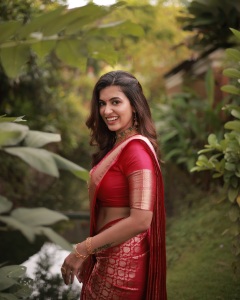 anju-kurian-in-pink-kalyana-saree-photos-001