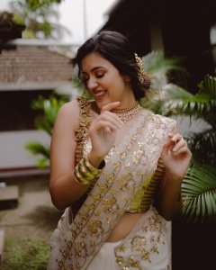 anju-kurian-in-wedding-function-dress-style-photos-003