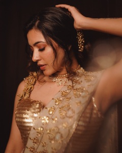 anju-kurian-in-wedding-function-dress-style-photos-004