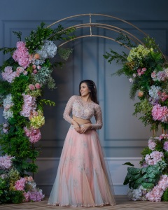anju-kurian-in-wedding-function-dress-style-photos-007