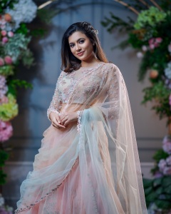 anju-kurian-in-wedding-function-dress-style-photos-009