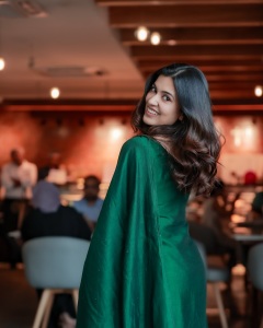 anju-kurian-in-wedding-function-dress-style-photos-010