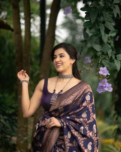 anju-kurian-in-wedding-function-dress-style-photos-013