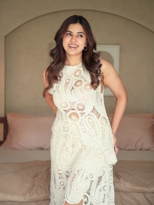 anju-kurian-in-white-hakoba-design-stylish-dress-images-001