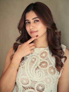 anju-kurian-in-white-hakoba-design-stylish-dress-images-002