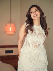 anju-kurian-in-white-hakoba-design-stylish-dress-images-005