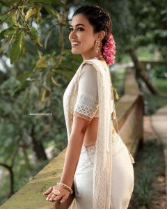 anju-kurian-latest-images-052