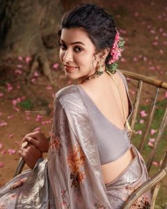 anju-kurian-latest-images-110
