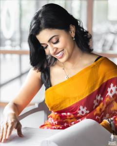 anju-kurian-saree-look-photos-005