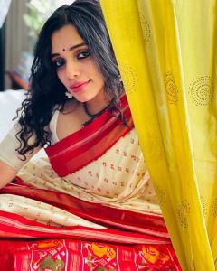 ann-augustine-beautiful-images-in-saree-new-001
