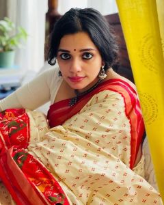 ann-augustine-beautiful-images-in-saree-new-005