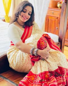 ann-augustine-beautiful-images-in-saree-new-006