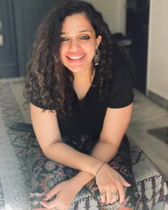 ann-augustine-in-black-outfit-photos