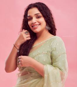 ann-augustine-in-saree-photos