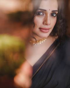 ann-augustine-latest-photos-in-black-saree-092