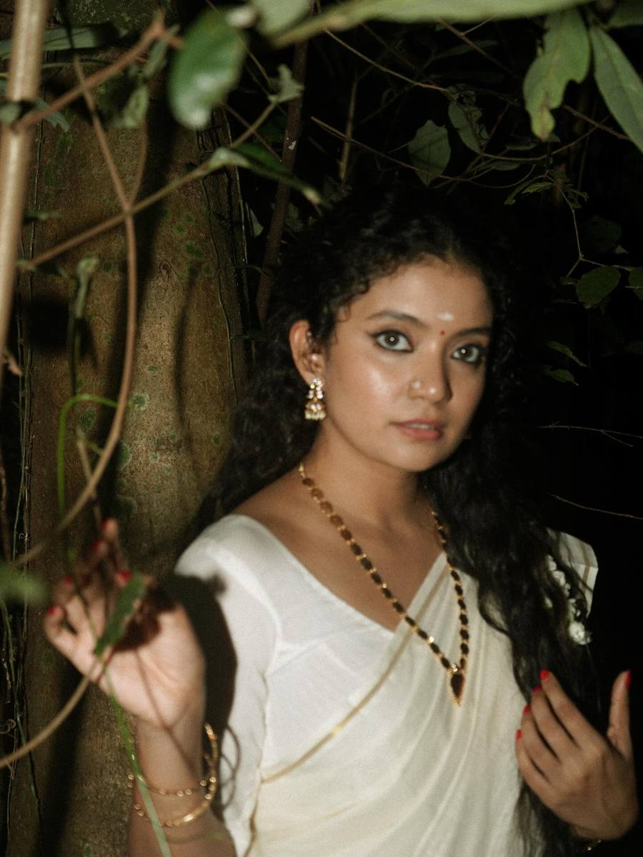 anna-ben-in-kerala-saree-with-hairstyle-photos-005