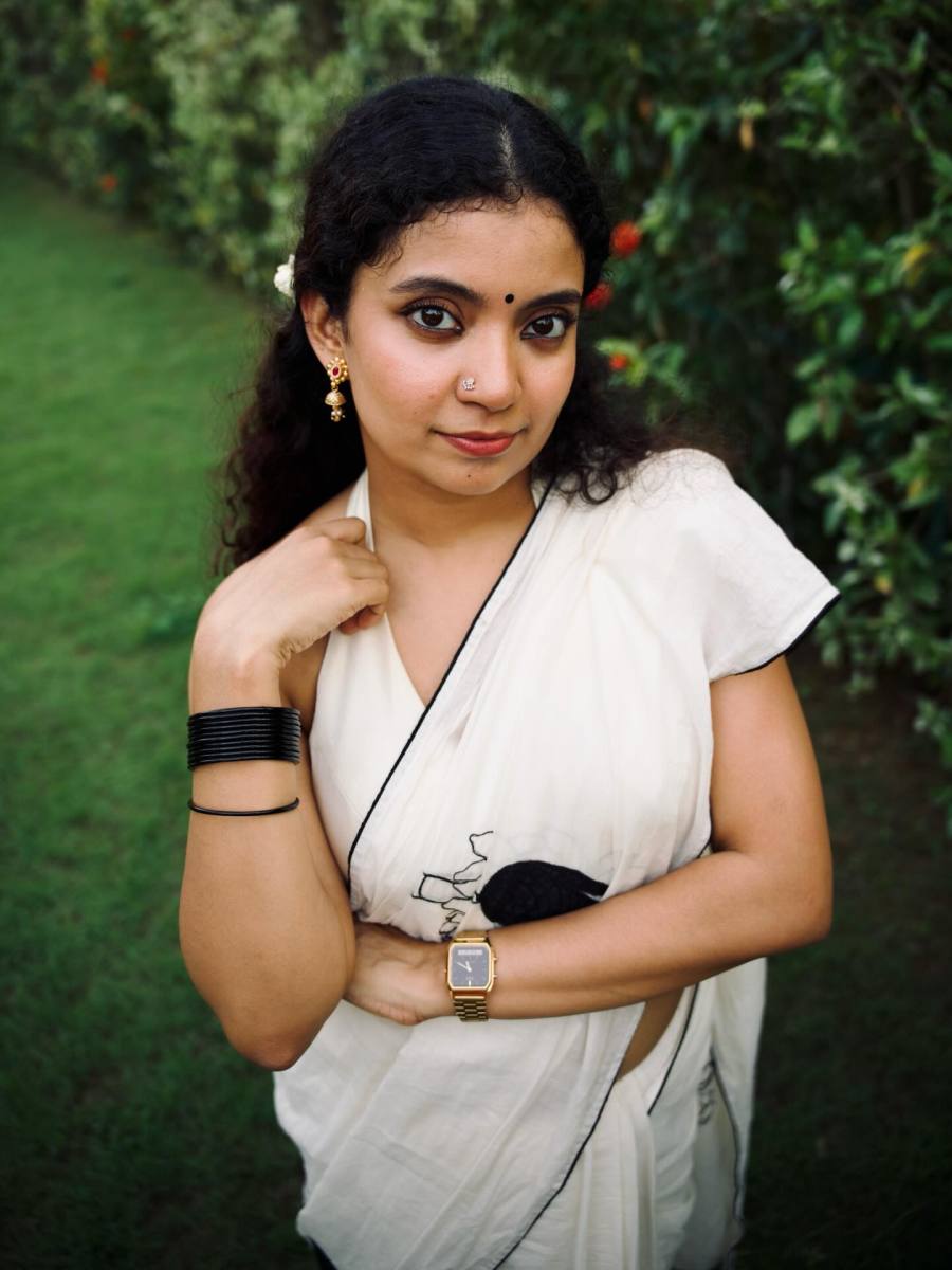 anna-ben-in-white-saree-with-stylish-blouse-neck-designs-photos-001