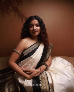 actress-anna-ben-latest-photos-in-silk-saree-002
