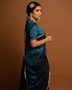 actress-anna-ben-new-look-photos-in-blue-saree-001