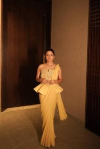 anna-ben-award-function-look-photo-003