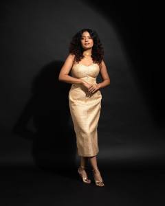 anna-ben-in-golden-shade-gown-dress-photos