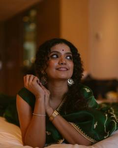 anna-ben-in-green-tissue-saree-photos-001