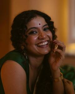 anna-ben-in-green-tissue-saree-photos