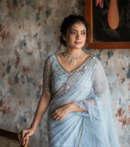 anna-ben-in-her-mothers-violet-pattu-saree-photos-006