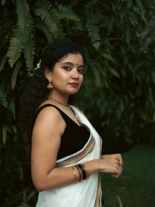 anna-ben-in-kerala-saree-with-hairstyle-photos-001