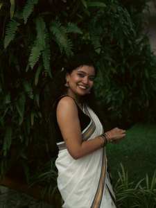 anna-ben-in-kerala-saree-with-hairstyle-photos-002