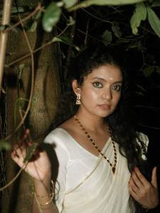 anna-ben-in-kerala-saree-with-hairstyle-photos-005