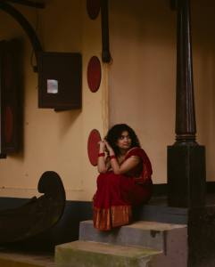 anna-ben-in-red-pattu-saree-photos-003