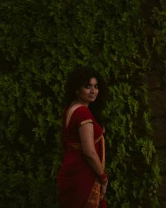 anna-ben-in-red-pattu-saree-photos-005