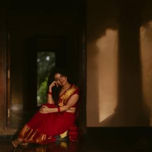 anna-ben-in-red-pattu-saree-photos-006