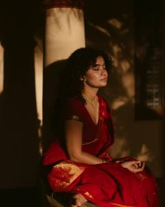 anna-ben-in-red-pattu-saree-photos